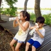 【育兒好物】繽紛多彩讓人愛不釋手的英國HUGGER雙層真空不鏽鋼保溫瓶